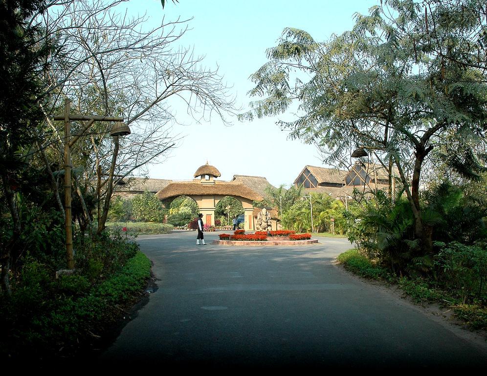 Vedic Village Spa Resort Колката Екстер'єр фото