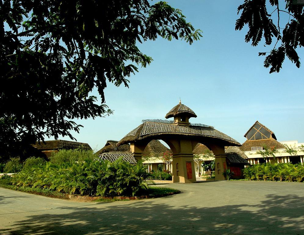 Vedic Village Spa Resort Колката Екстер'єр фото